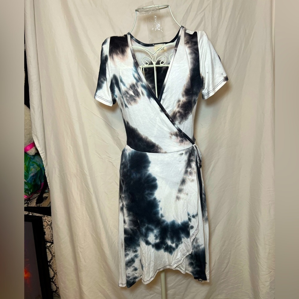 Gray & White Wrap Dress - Cation to the Wind - Cotton/Spandex - Size Small